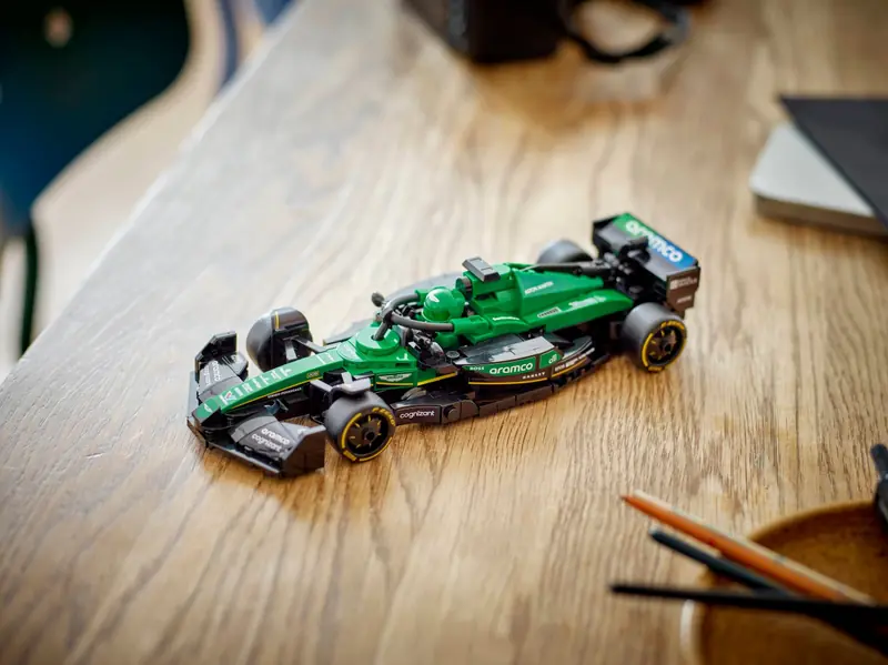 LEGO 77245 Bolid F1 Aston Martin Aramco AMR24 zdjęcie 9