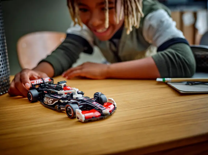 LEGO 77250 Bolid F1 MoneyGram Haas Team VF-24 zdjęcie 6