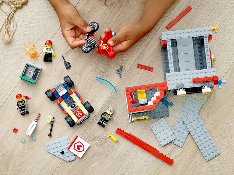 LEGO 77943 Remiza strażacka - zestaw startowy zdjęcie 9