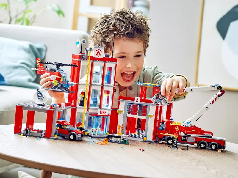 LEGO 77944 Remiza strażacka - kwatera główna zdjęcie 11