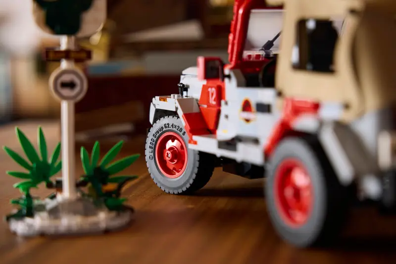 LEGO 77984 Jurassic Park Jeep Wrangler zdjęcie 12