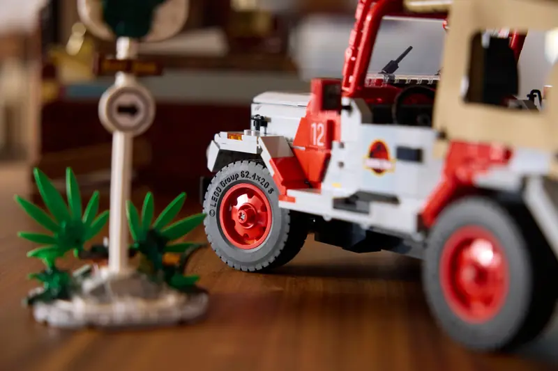 LEGO 77984 Jurassic Park Jeep Wrangler zdjęcie 13