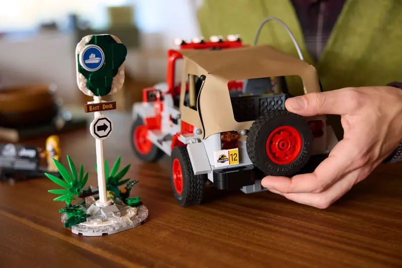 LEGO 77984 Jurassic Park Jeep Wrangler zdjęcie 15