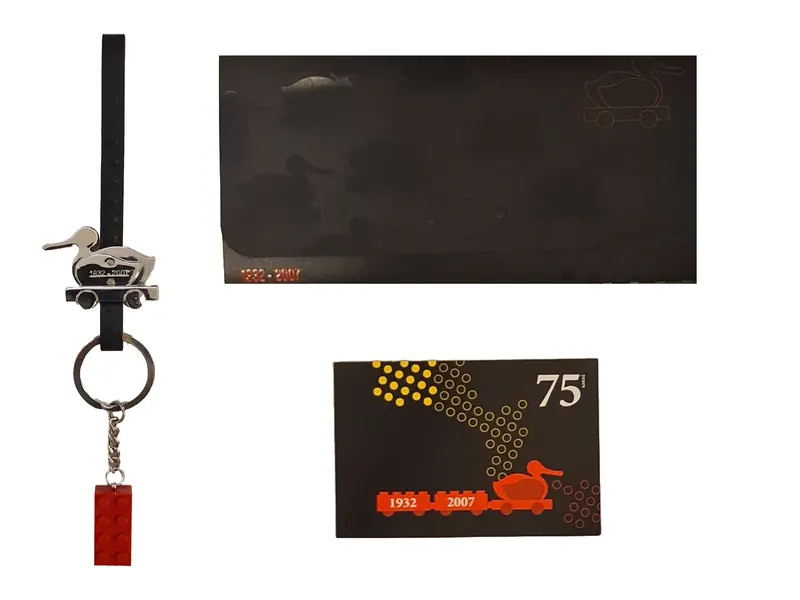 LEGO KCJUBILEUM JUBILÆUM 1932 - 2007 Anniversary Key Chain - Duck on a Leather band