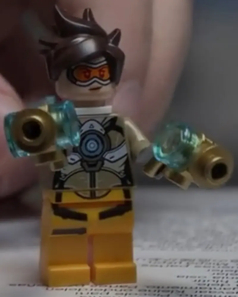 LEGO OWIK Tracer (wersja ze złotymi pistoletami)